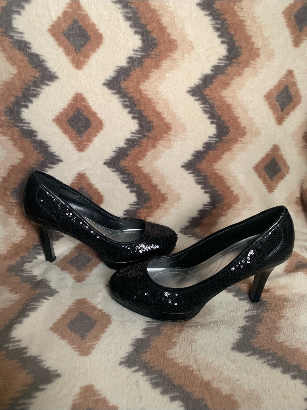 Tahari black bedazzled heels size 7